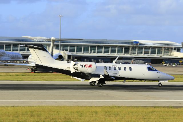 Bombardier Learjet 70 (N15UB) - N15UB landing at TNCM St Maarten