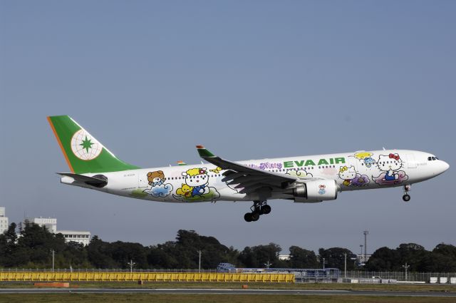 Airbus A330-200 (B-16309) - Final Approach to Narita Intl Airport R/W16R on 2012/11/04 "Hello Kitty c/s"