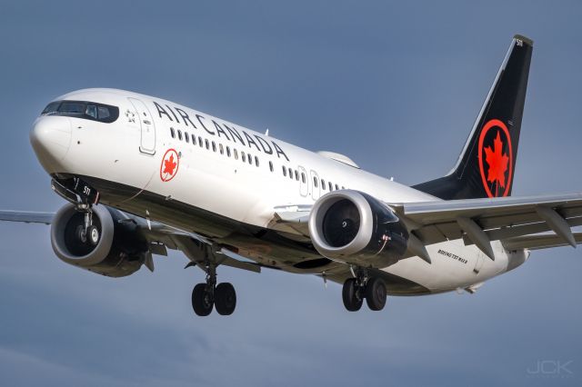 Boeing 737 MAX 8 (C-FSJH)