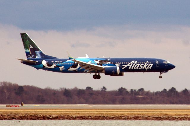 Boeing 737 MAX 9 (N932AK) - Alaska B39M in special Orca livery arriving to BOS on 3/20/22.