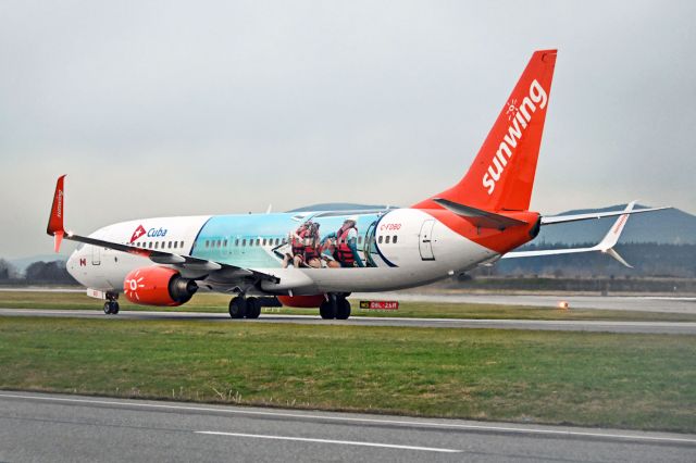 Boeing 737-800 (C-FDBD)