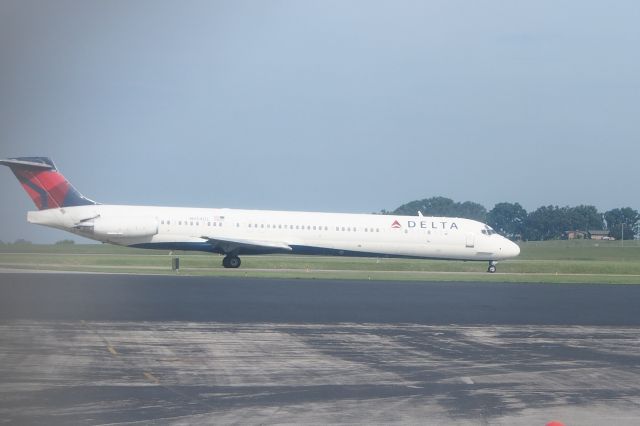 McDonnell Douglas MD-88 (N954DL)