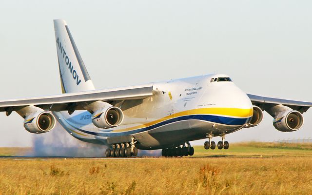 Antonov An-124 Ruslan (UR-82009) - adb an-124-100m-150 ur-82009 landing at shannon this morning 28/6/18.