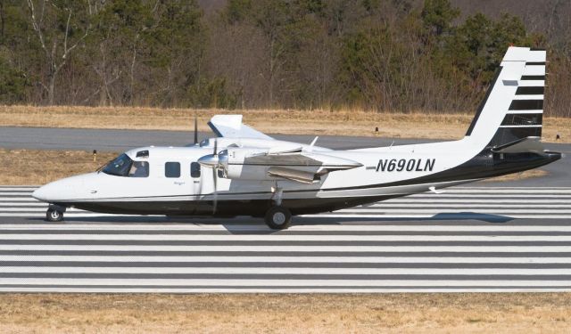 Rockwell Turbo Commander 690 (N690LN) - Cleared for take-off on Rwy. 24 - 6.Mar.10