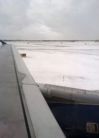 Airbus A320 (N322US) - SNOWY TAKE OFF