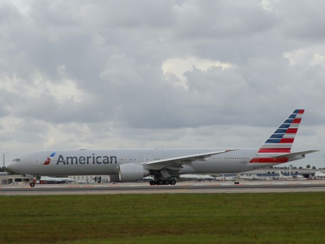 BOEING 777-300ER (N729AN)