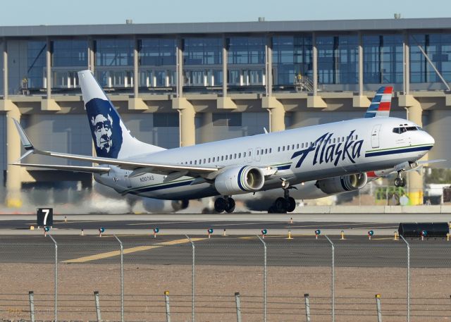 Boeing 737-800 (N307AS)