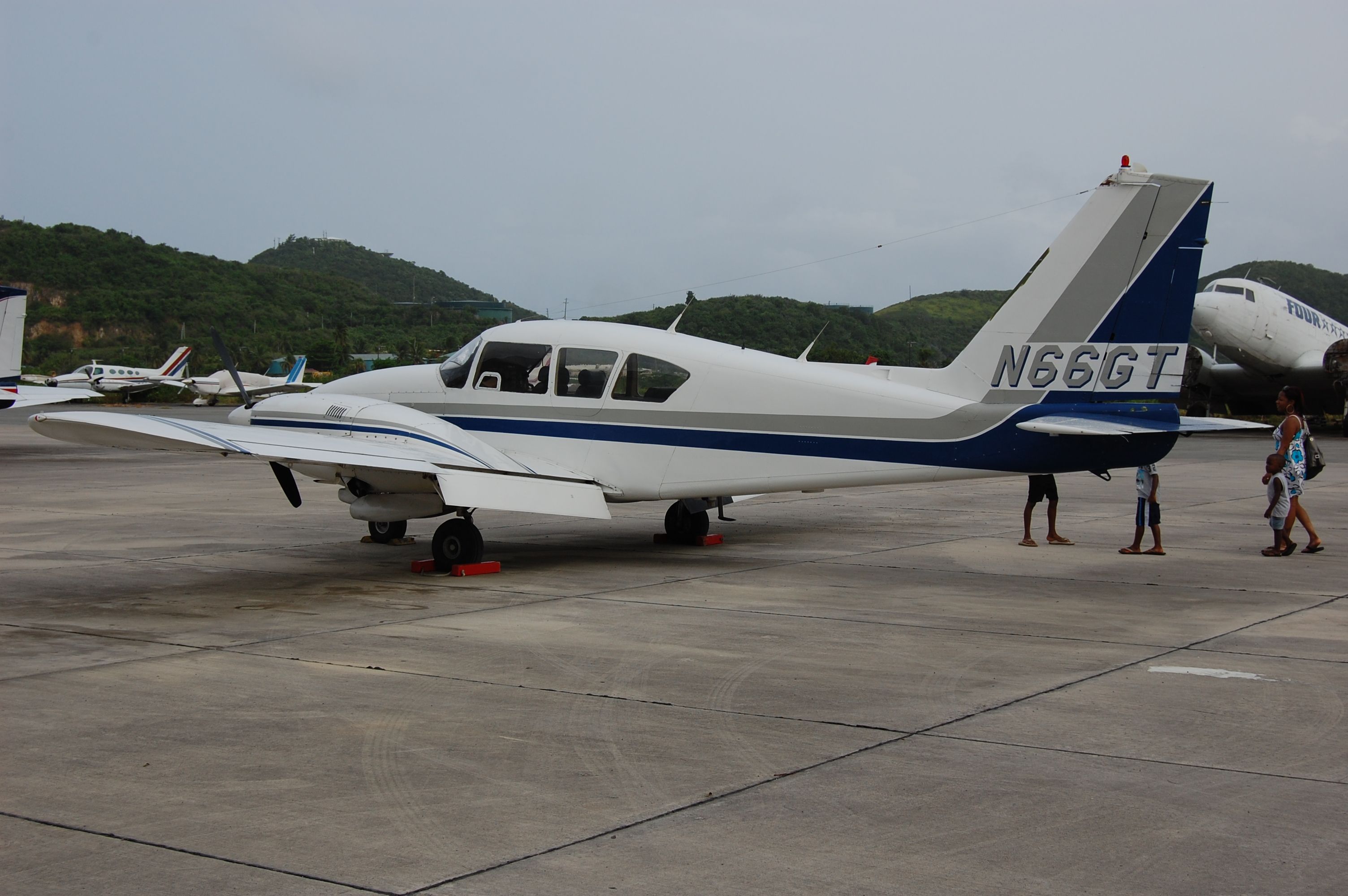 Piper Apache (N66GT)