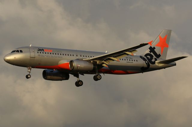 Airbus A320 (VH-VQJ)