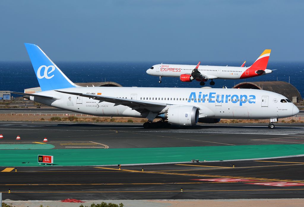 Boeing 787-8 (EC-MIH)