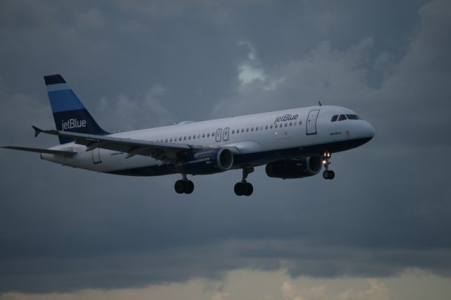 Airbus A320 (N503JB)