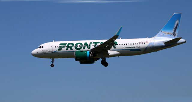 Airbus A320neo (N373FR) - On final is this brand new Frontier Airlines Airbus A320-251N with this wading bird "Francie" the Piping Plover on the tail in the Spring of 2021.