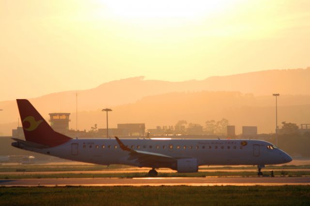 Embraer ERJ-190 (B-3129)