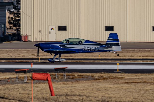 EXTRA EA-300 (N330AN)