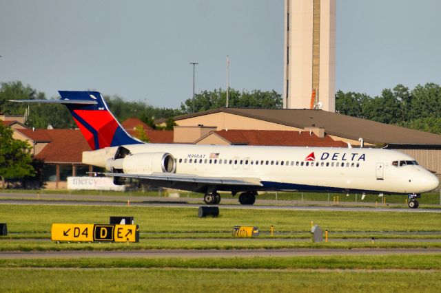 Boeing 717-200 (N998AT) - DL665 arriving into Buffalo (BUF) from Atlanta (ATL)