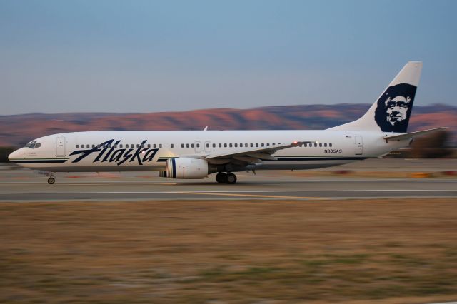 Boeing 737-900 (N305AS)