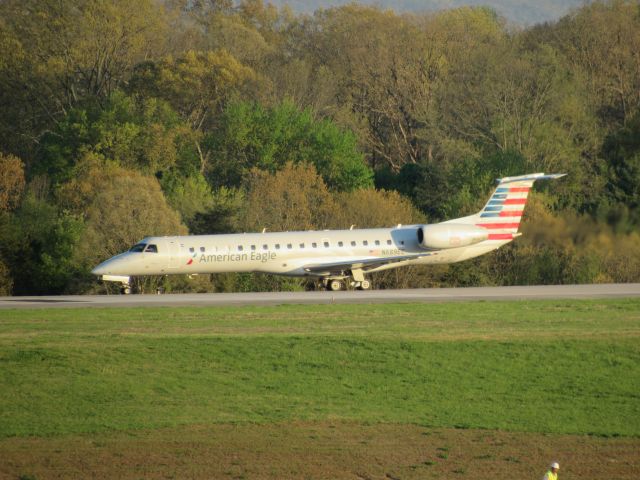 Embraer ERJ-145 (N689EC)