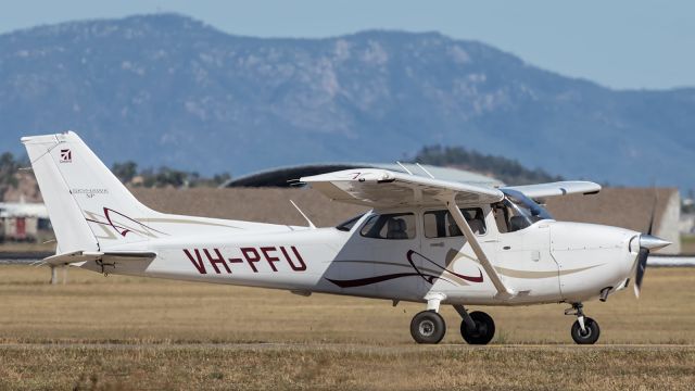 Cessna Skyhawk (VH-PFU) - Skyhawk SP, C172, taxiing out for departure.
