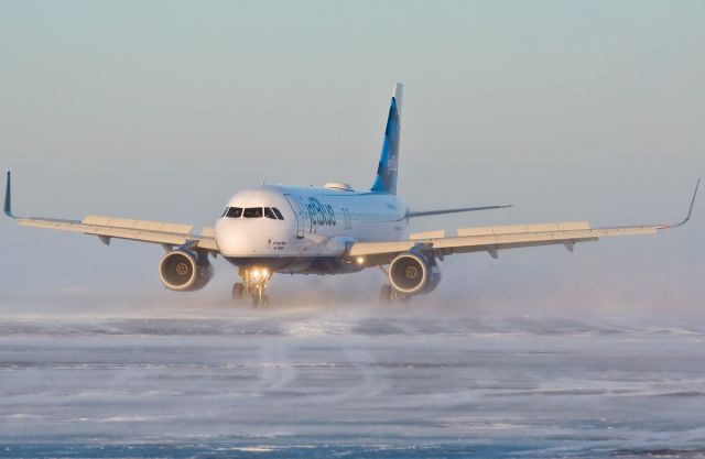 Airbus A320 (N827JB) - KBOS Logan and B6 winter ops 