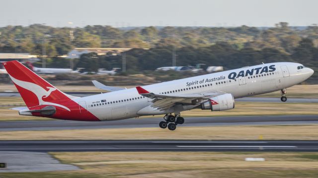 Airbus A330-200 (VH-EBA)