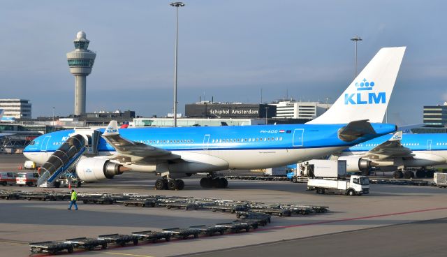 Airbus A330-200 (PH-AOD) - KLM Airbus A330-203 PH-AOD Piazza del Duomo - Milano in Amsterdam 