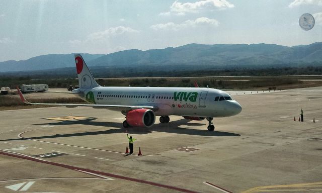 Airbus A320 (XA-VIF) - Aeropuerto Internacional Ángel Albino Corzo, Tuxtla Gutiérrez, Chiapas. México.