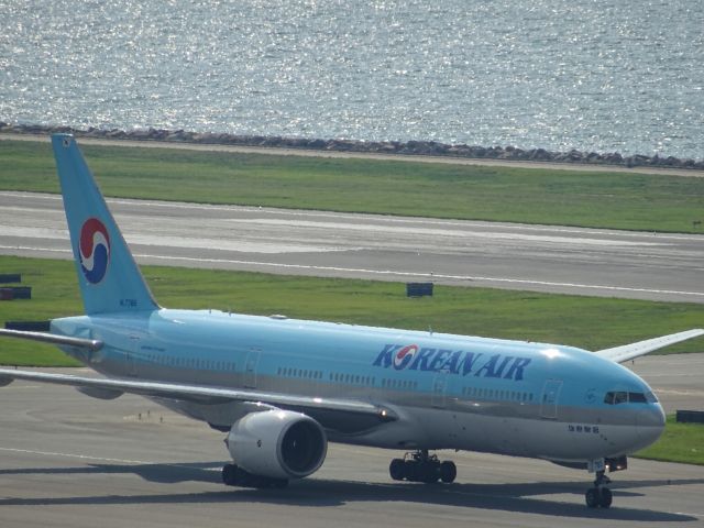 Boeing 777-200 (HL7765)