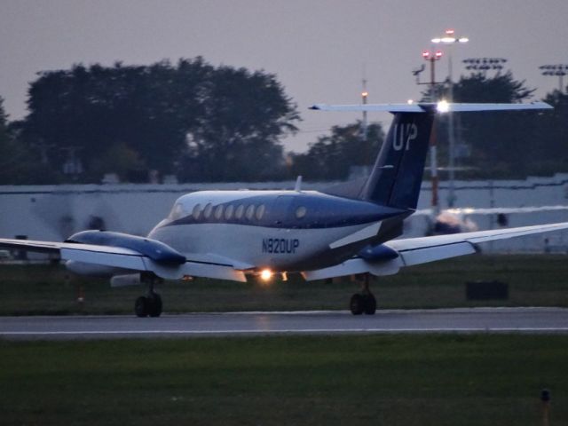 Beechcraft Super King Air 350 (N820UP)