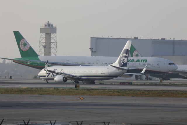 Boeing 737-700 (N481AS)