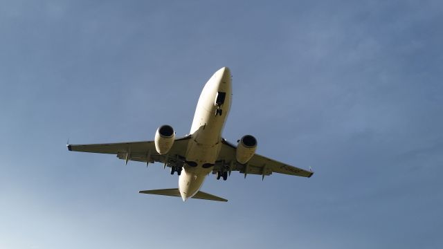 Boeing 737-700 (C-GWJO)