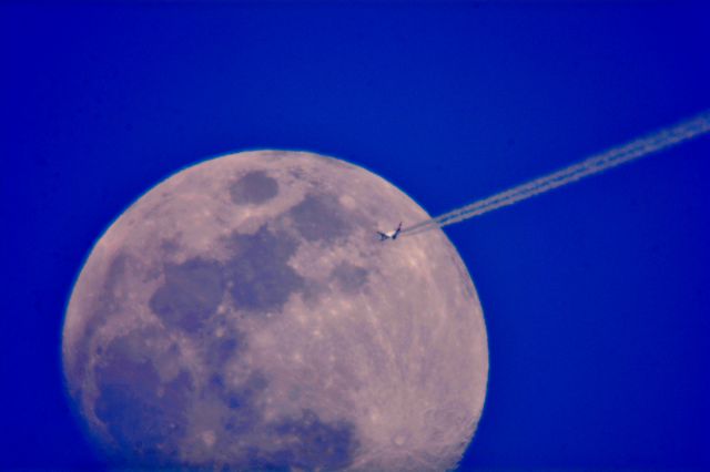 N652FE — - FedEx 936 Memphis TN to Rochester, NY south of Cleveland at 33,000 ft. passing moon 04.08.17