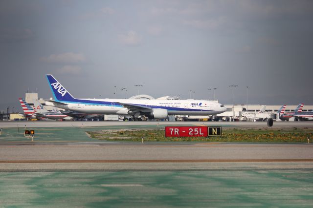 Boeing 777-200 (JA777A)