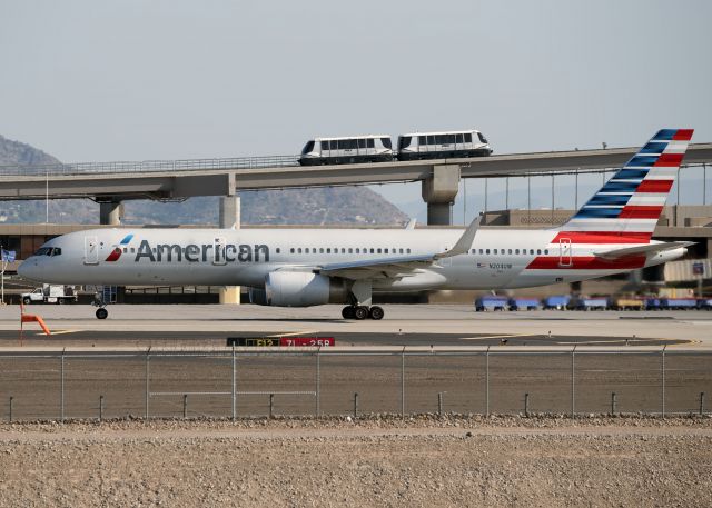 Boeing 757-200 (N204UW)