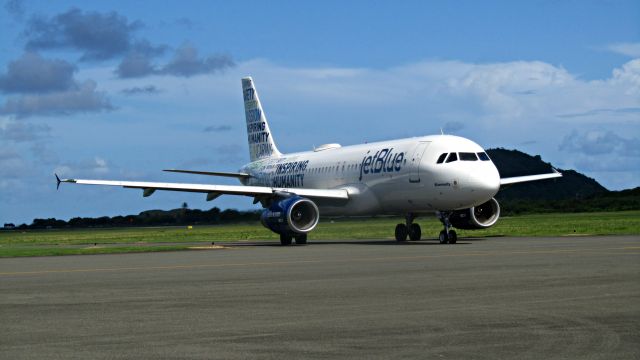 Airbus A320 (N598JB)