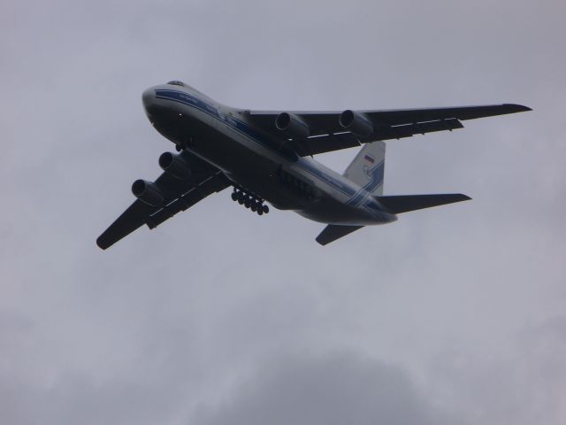 Antonov An-124 Ruslan — - Antonov A-124-100 Ruslan during final (rwy 15). These Russian giants transported armoured vehicles out of Charleston (for the US ARMY), because they are by far larger than our C-5!