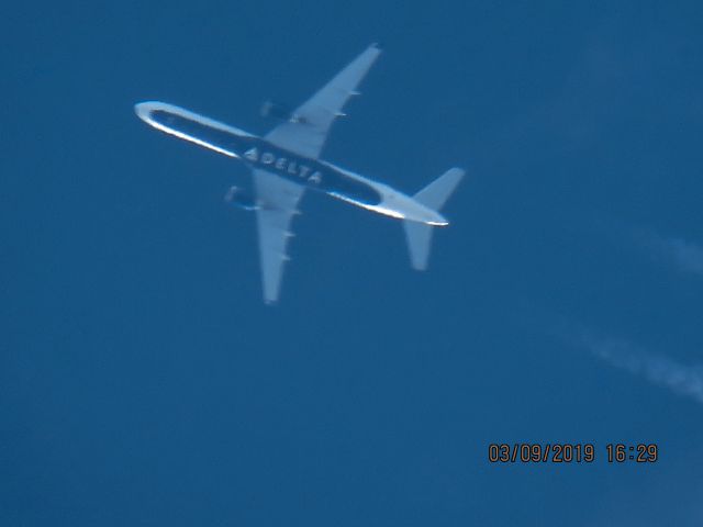 Boeing 757-200 (N685DA)