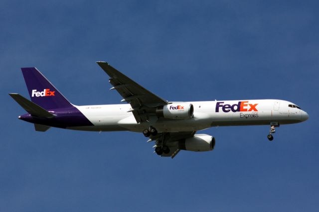 Boeing 757-200 (N928FD)