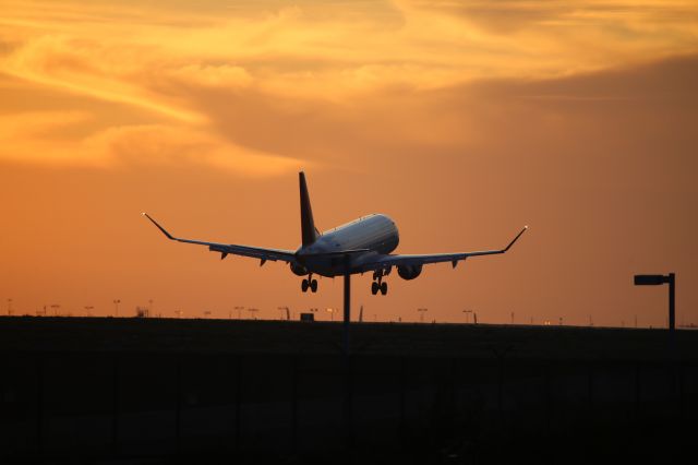 EMBRAER 175 (long wing) (N310SY)