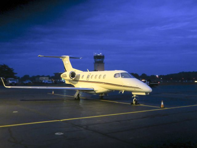 Embraer Phenom 300 (N352QS) - 13 October 2015