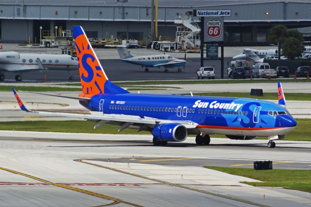 Boeing 737-800 (N815SY) - Sun Country arrival at KFLL