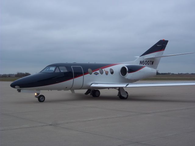 Dassault Falcon 10 (N600TW)