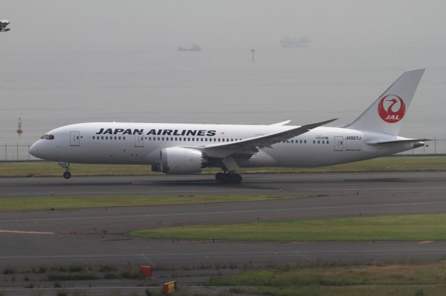 Boeing 787-8 (JA827J)