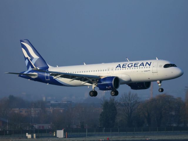 Airbus A320 (SX-NED)