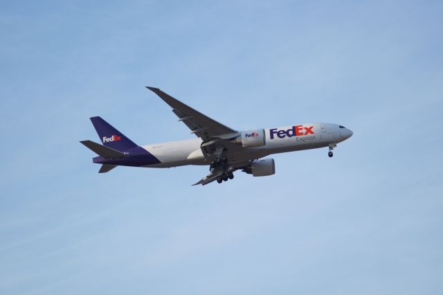 BOEING 777-200LR (N853FD)