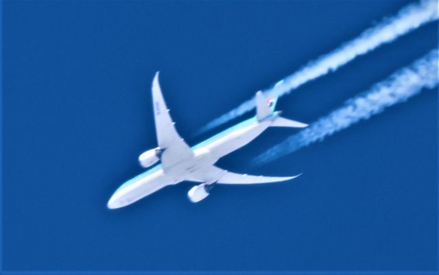 Boeing 787-8 (HL8345) - HL8345 Boeing 787-9 Dreamliner Korean Air de Boston BOS vers Seoul INC. Altitude 5797 Mètres Vitesse 762 K/H. survolant la ville de Lavaltrie QC. le 22-03-2023 à 14:40