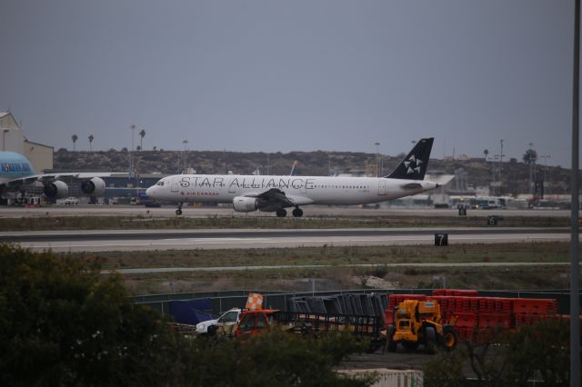 Airbus A321 (C-GITU)