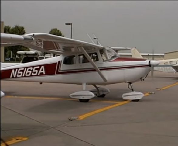 Cessna Skyhawk (N5165A)