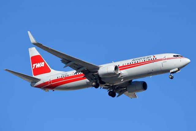 Boeing 737-800 (N915NN) - American Boeing 737-823 N915NN in retro TWA livery at Phoenix Sky Harbor on January 11, 2016. It first flew on January 14, 2013. Its construction number is 33227. It was delivered to American on January 31, 2013. 