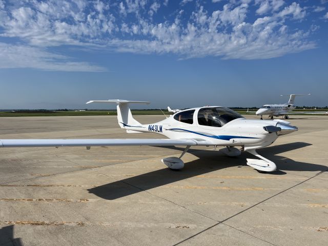 Diamond Star (N43LM)