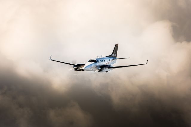 Beechcraft King Air 90 (N354AV)